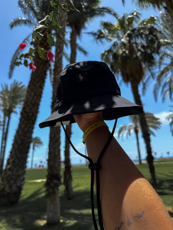 Unisex hat with string- Flamingo black